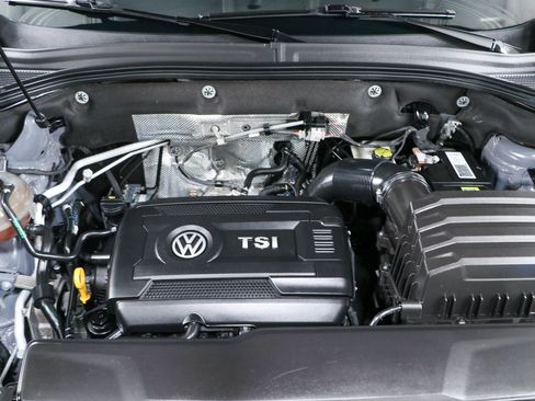 Used 2021 Volkswagen Atlas Cross Sport SE w/ Panoramic Sunroof Package FWD image 32