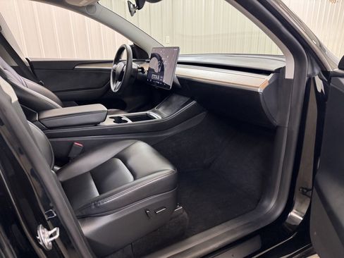 Used 2023 Tesla Model Y Long Range image 29