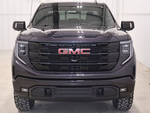 Used 2025 GMC Sierra 1500 Elevation w/ Elevation Premium Package image 4