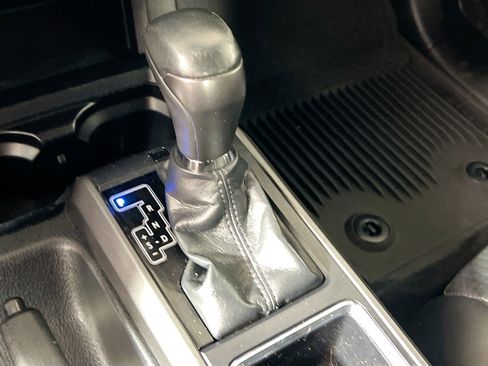 Used 2019 Toyota Tacoma TRD Sport image 25