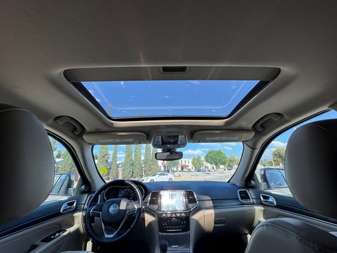 Used 2022 Jeep Grand Cherokee Limited image 16