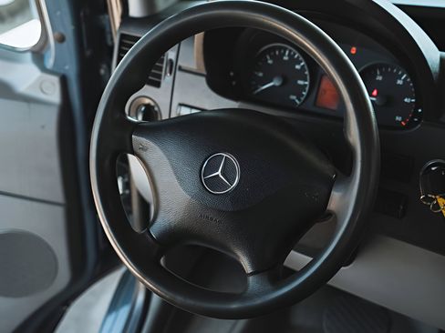 Used 2018 Mercedes-Benz Sprinter 2500 image 17