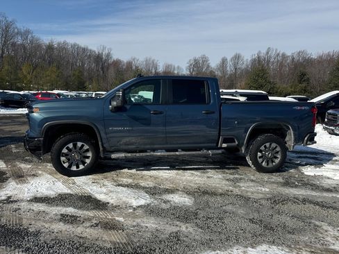 Used 2025 Chevrolet Silverado 2500 Custom w/ Custom Value Package image 4