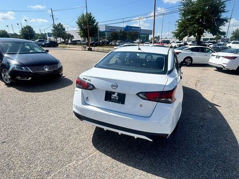 Used 2023 Nissan Versa S FWD image 18