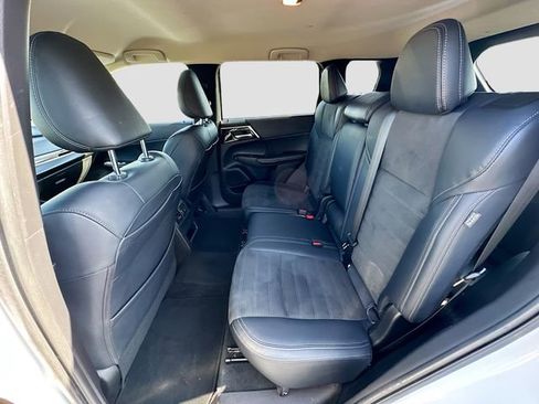 Used 2024 Mitsubishi Outlander SE image 24