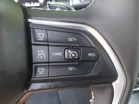Used 2025 Jeep Grand Cherokee Laredo X w/ Luxury Tech Group I AWD/4WD image 6