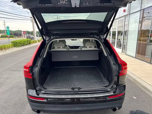 Used 2019 Volvo XC60 T5 Momentum w/ Multimedia Package AWD/4WD image 11