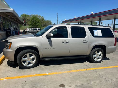Used 2009 Chevrolet Suburban LT image 5
