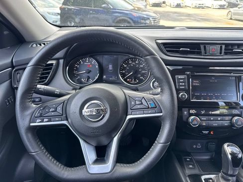 Used 2020 Nissan Rogue SV w/ Premium Package AWD/4WD image 17