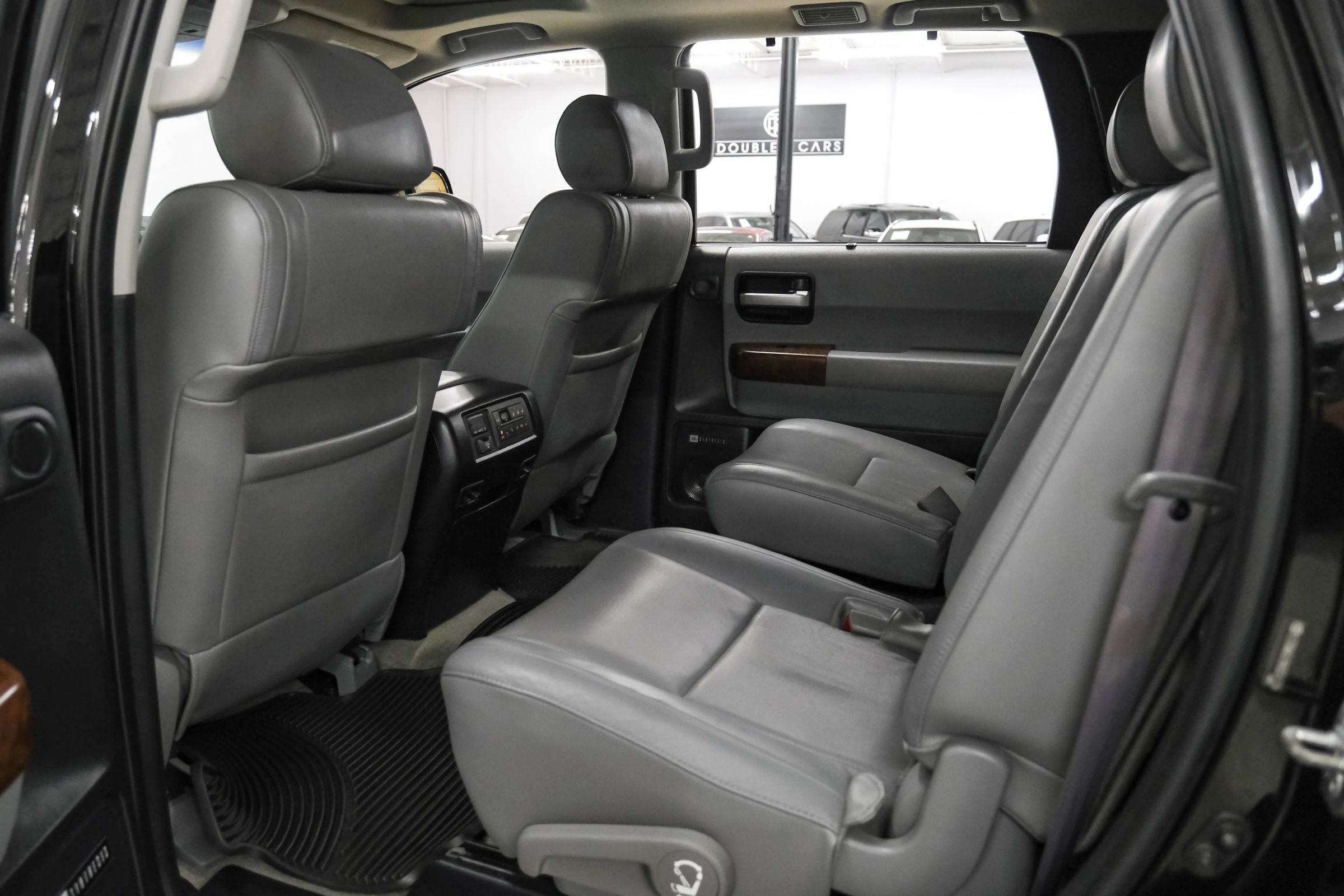 Used 2010 Toyota Sequoia Platinum AWD/4WD image 26