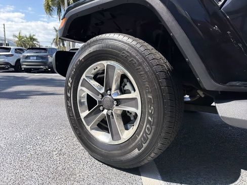 Used 2019 Jeep Wrangler Unlimited Sahara image 29