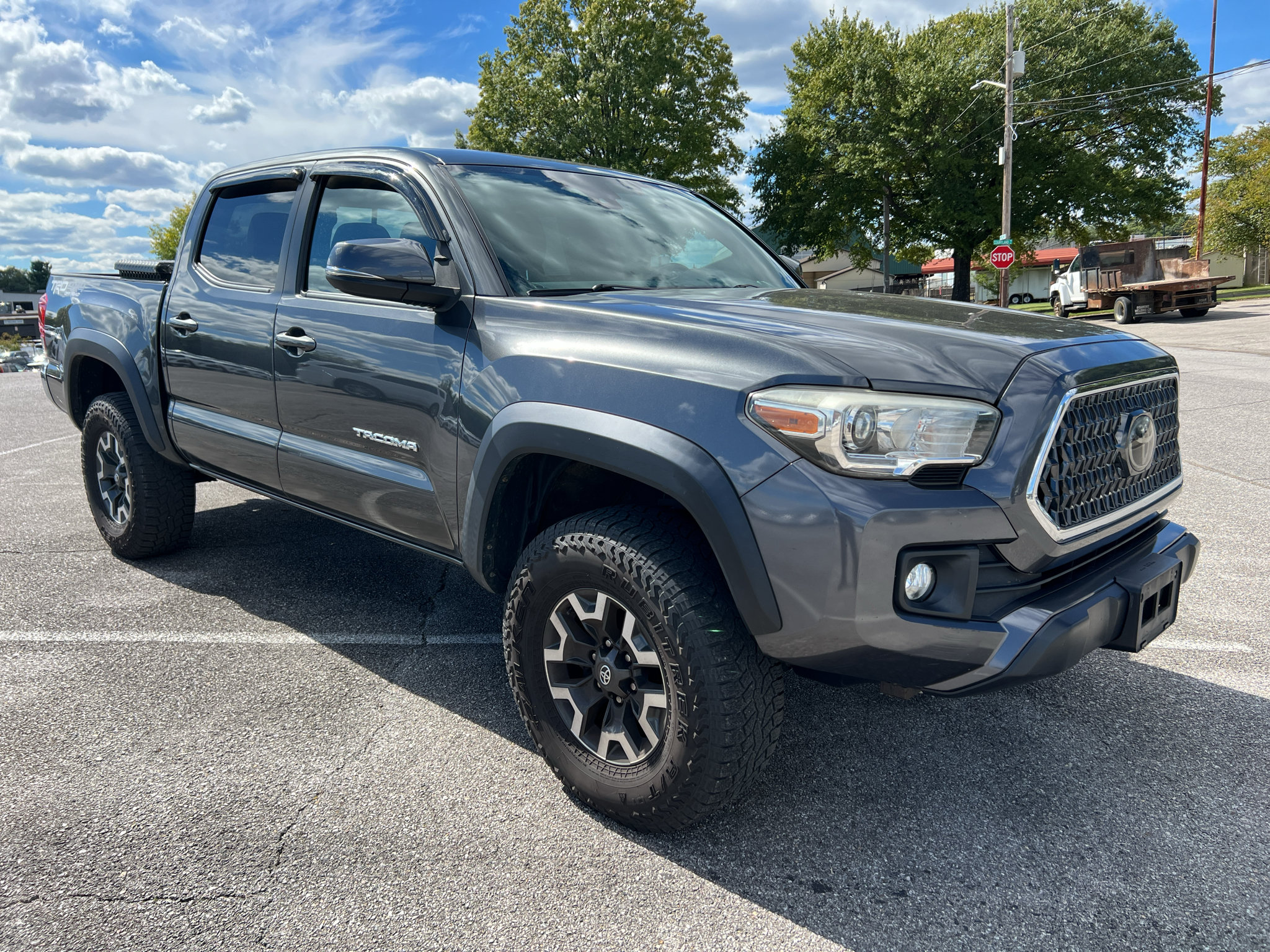 Used 2018 Toyota Tacoma TRD Off-Road AWD/4WD image 1