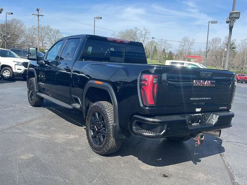 Used 2024 GMC Sierra 2500 AT4 w/ AT4 Premium Plus Package AWD/4WD image 3