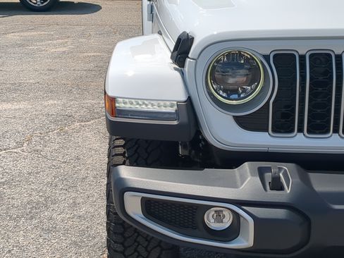 New 2026 Jeep Wrangler Unlimited Sahara AWD/4WD image 8