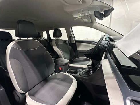 New 2026 Volkswagen Taos SE image 15