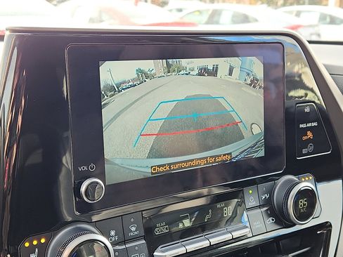 Used 2024 Toyota Highlander XLE image 20
