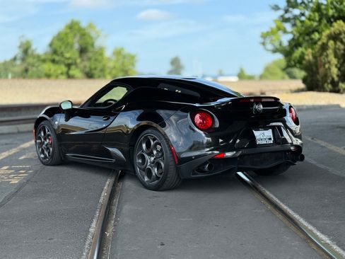 Used 2018 Alfa Romeo 4C Coupe w/ Convenience Group - Coupe RWD image 7