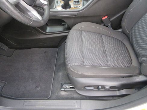 Used 2023 GMC Acadia SLE w/ Driver Convenience Package image 22