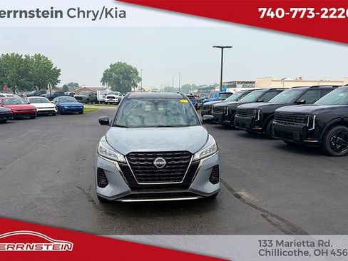 Used 2024 Nissan Kicks SR w/ SR Premium Package FWD image 2