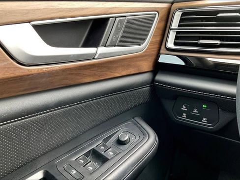 Used 2024 Volkswagen Atlas SE image 36