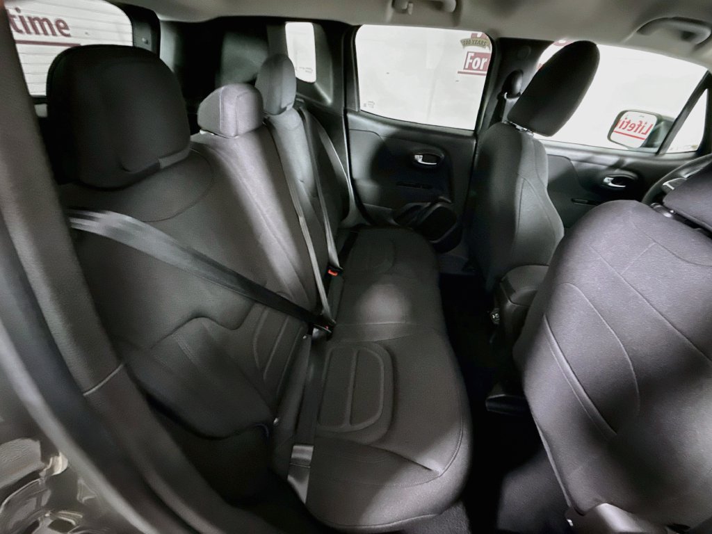 Used 2021 Jeep Renegade Latitude AWD/4WD image 29