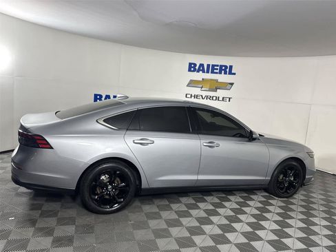Used 2023 Honda Accord EX image 6