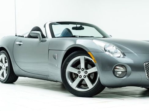 Used 2007 Pontiac Solstice Convertible w/ Premium Package RWD image 3