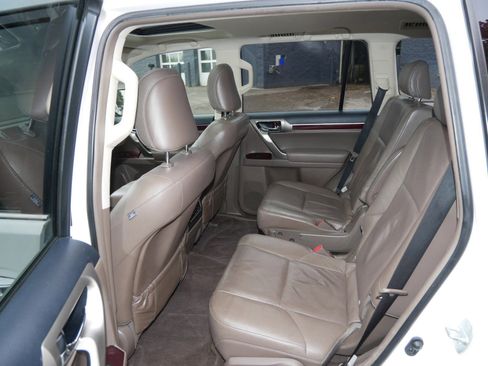 Used 2018 Lexus GX 460 image 11