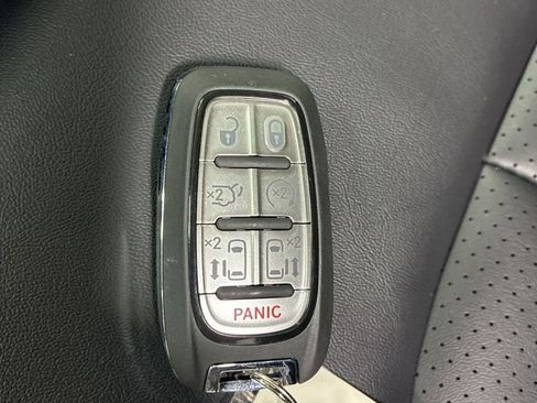 New 2026 Chrysler Pacifica Select FWD image 23