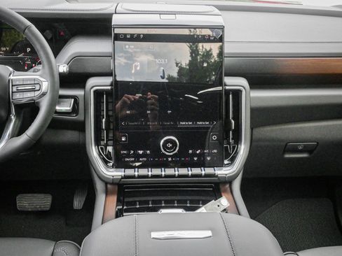 Used 2026 GMC Yukon Denali w/ Sun & Power Step Package AWD/4WD image 30