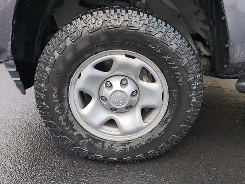 Used 2022 Toyota Tacoma SR image 11