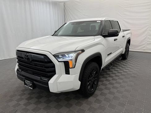 Used 2022 Toyota Tundra SR5 w/ SR5 Convenience Package AWD/4WD image 2