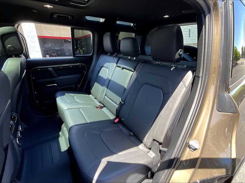 New 2025 Land Rover Defender 110 X-Dynamic SE image 12