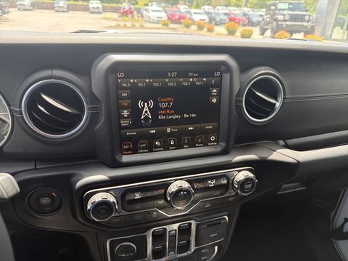 Used 2023 Jeep Wrangler Unlimited Sahara AWD/4WD image 36