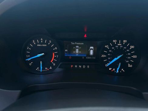 Used 2019 Ford Explorer XLT image 11