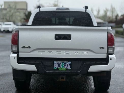 Used 2017 Toyota Tacoma Limited image 4