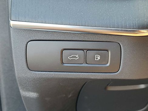 Certified 2024 Volvo XC90 T8 Ultimate w/ Protection Package Premier AWD/4WD image 22