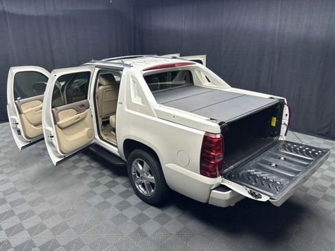 Used 2012 Chevrolet Avalanche LTZ AWD/4WD image 19