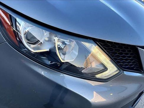 Certified 2018 Nissan Rogue Sport SV image 26