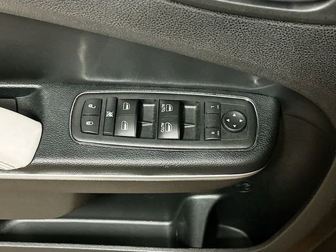 Used 2017 Chrysler 300 S image 19