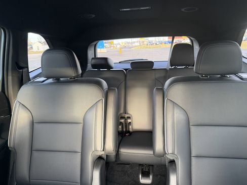 Used 2025 Buick Enclave Preferred image 23