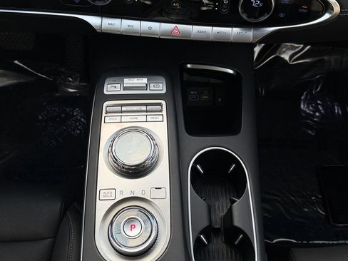 Used 2022 Genesis GV70 2.5T w/ Select Package image 11