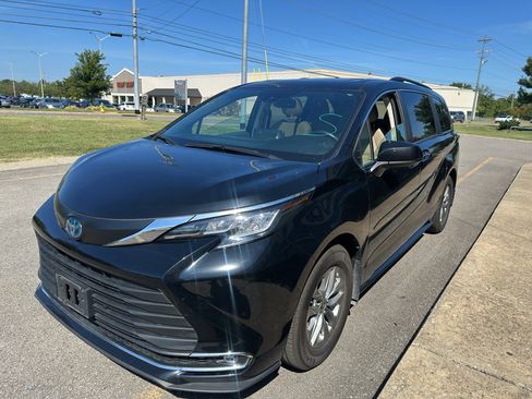 Used 2022 Toyota Sienna XLE FWD image 8