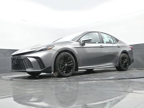 Used 2025 Toyota Camry SE w/ Convenience Package FWD image 28
