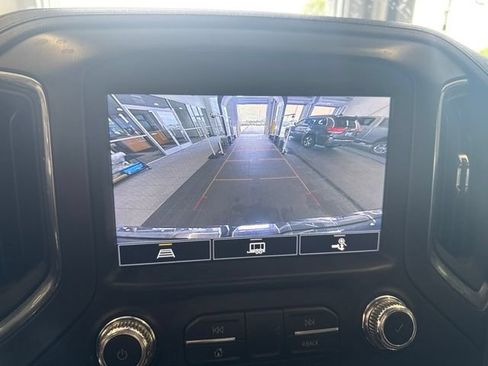 Used 2021 GMC Sierra 1500 AT4 w/ AT4 Preferred Package AWD/4WD image 9