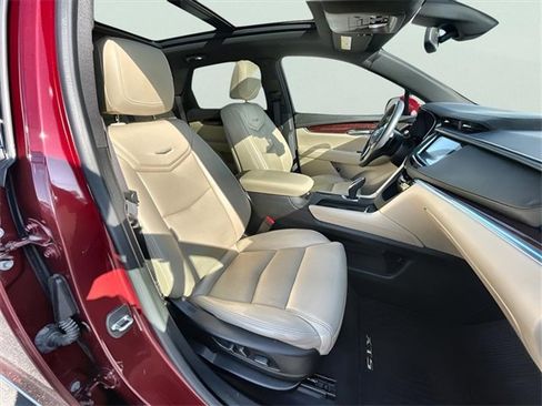 Used 2017 Cadillac XT5 Luxury w/ Driver Awareness Package image 30