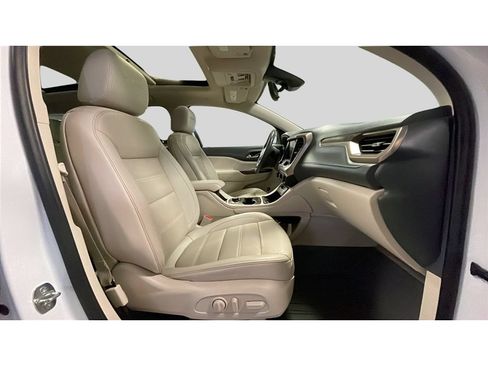 Certified 2021 GMC Acadia Denali w/ Denali Ultimate Package AWD/4WD image 19