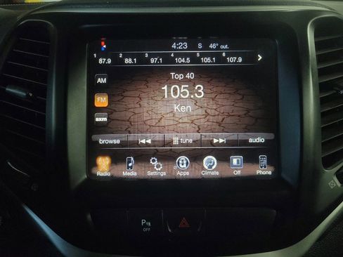 Used 2018 Jeep Cherokee Latitude Plus image 25