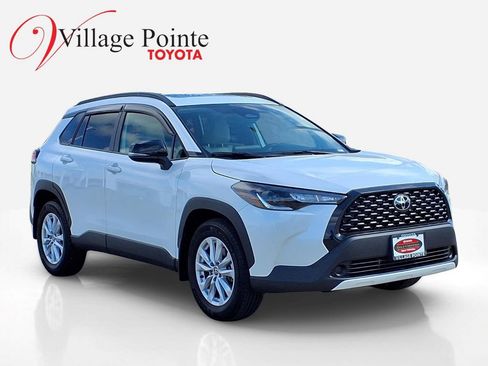 Certified 2025 Toyota Corolla Cross LE w/ Moonroof Package AWD/4WD image 9
