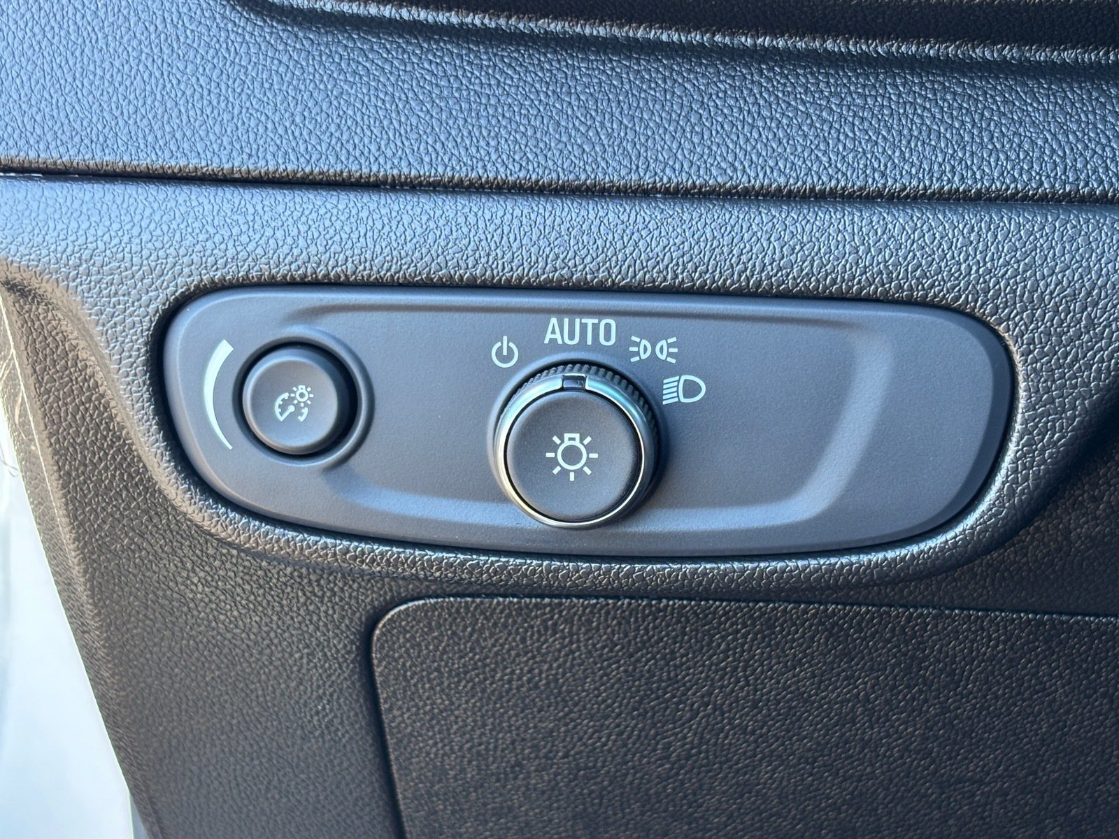 Used 2023 Chevrolet Bolt LT w/ Infotainment Package FWD image 26